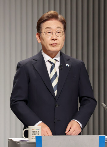 이재명, ‘의료계 해법 취임 100일 내 해결’ 공약 묻자 “적극 수용하겠다”