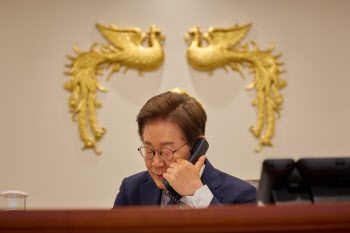 李대통령, 13일 5대그룹총수·경제6단체장 만난다(상보)
