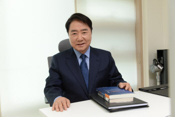 동교동계 원로 이석현 "지금이 개헌 적기"