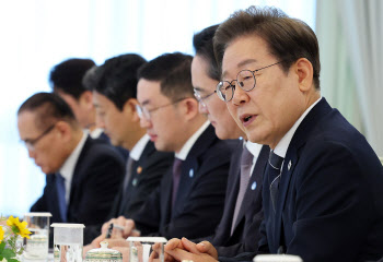 경제인 만난 이재명 대통령 "실용·유연한 통상정책으로 총력대응"