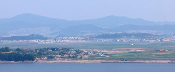 與 "백해무익한  불법 대북전단 살포, 엄중 처분 촉구"