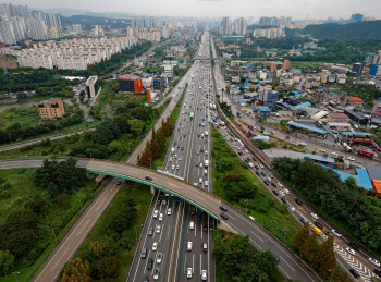 전국 장마 소식에 교통량 감소…서울→부산 5시간20분