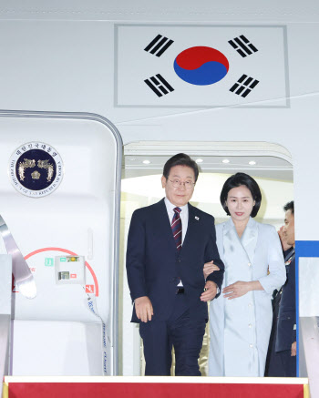 이재명 대통령, 나토 안간다…"중동 정세 불확실성↑"