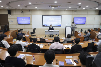 고개드는 의대생 '복귀여론'에, "학사유연화 없다" 선그은 교육부