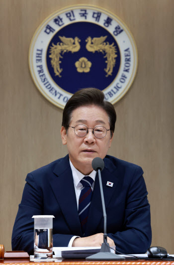 李대통령 '취임 한 달' 국정지지도 59.3%…'인사 적절' 50.8%