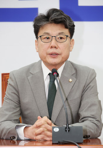 추경안 협상 결렬에 여야 정책위의장 상견례도 취소