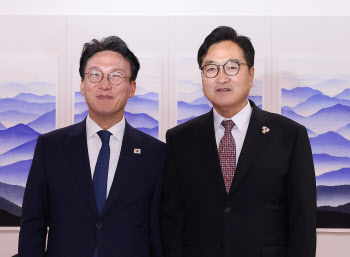 국회 찾은 김민석 총리 "野도 추경안 표결 참여해야"(종합)