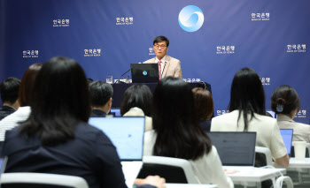이창용 “작년보다 가계부채 증가세 빨라, 해피엔딩 금방 올지 의문”