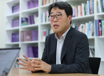 "석화 이대로면 공멸…대통령실, 구조조정 주도해야"
