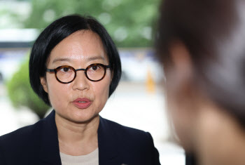 한성숙 후보자 “소상공인 디지털 자생력 필수…성장 기틀 다질 것”