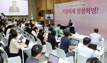 오세훈 “주택진흥기금 도입해 10년간 2조 마련…공급 속도 낼 것”(종합2)
