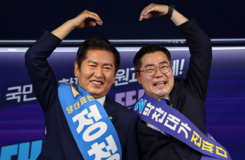 與전대 첫 당원투표서 정청래 62% 승리…박찬대는 37%