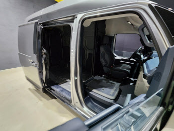 기아 모듈형車 'PV5' 실제 봤더니…"스포티지 크기에 카니발 실내"