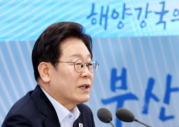 李대통령 국정 지지율 61.5%…2주 연속 소폭 하락