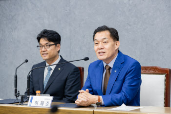 첨단기업 16개 유치한 이재준 수원시장, 5000억 경제효과
