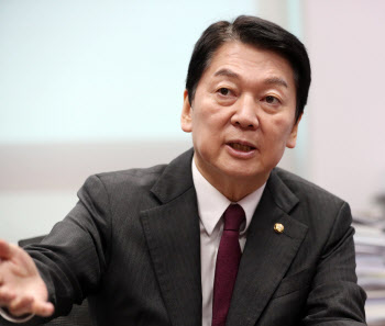 안철수 “쇄신만큼 인재 영입도 중요…기업인·보좌진에 문 활짝 열자"