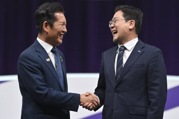 '원샷 경선' 당원투표 시작…鄭 굳히기냐, 朴 뒤집기냐