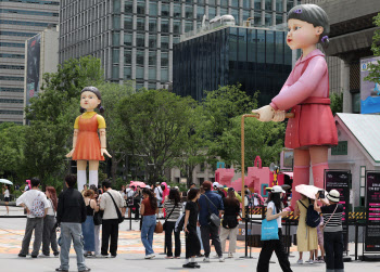 '중국인 1위'…한국 온 외국인 883만명 돌파, 2000만 찍을까