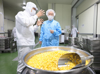 대미수출 식품기업 찾은 관세청장 “FTA 효과 여전…경쟁력 뒷받침 노력”