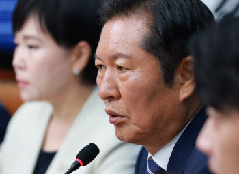 강경모드·이춘석에 지지율 흔들…시험대 오른 鄭