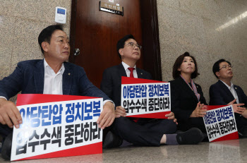 결국 등장한 '더 센 특검'…국힘, 장외투쟁 카드 만지작