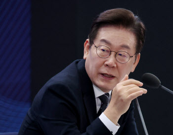 李대통령 지지율 56%…4주만에 ‘50% 중반대’ 회복