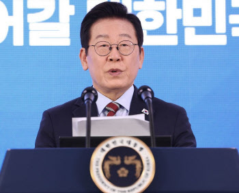 “李대통령 지지율 70% 육박해”…‘여론조사꽃’ 결과