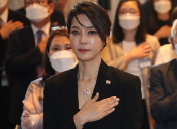 '금거북이' 나온 금고서 롤렉스·까르띠에...김건희 측 "동생 패물"