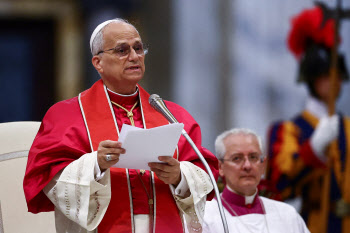 교황 "머스크, CEO라고 노동자 임금보다 600배 더 받아도 되나"