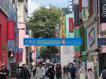 `유커` 돌아오는데…커지는 `中 혐오`에 명동은 살얼음판