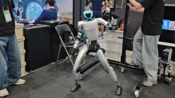 "오늘은 내가 사자보이즈"…소다팝 춤추는 AI 로봇