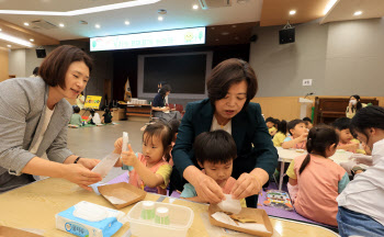 합계출산율 1위 비결? 과천시 아이돌봄서비스 4년 연속 '우수'