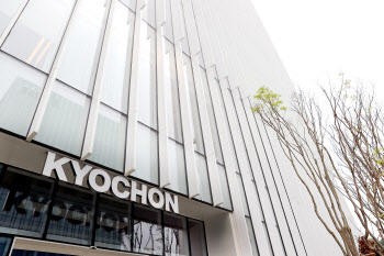 “슈링크플레이션 논란에 국감장까지”…내우외환 휩싸인 교촌