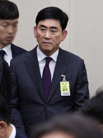 슈링크플레이션 논란에…송종화 교촌 대표, 국감서 뭇매