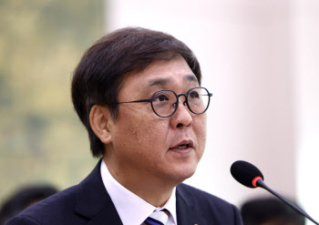 최휘영 장관 “K컬처, 확장성 큰 산업…300조 로드맵 짜는 중”(종합)