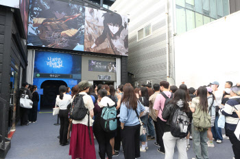 롯데百, ‘월드 웹툰 페스티벌’ 개최…차별화 굿즈 선보인다