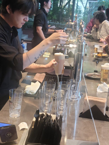 성수동 핫플 되나…日생맥주바 느낌 '풀풀' 나는 이곳 가보니