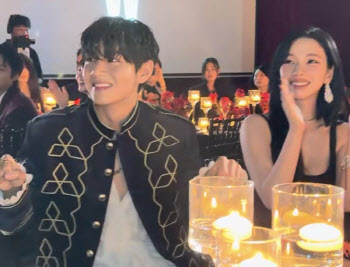 "연예인끼리 술파티" 논란의 유방암 자선 행사...어땠나