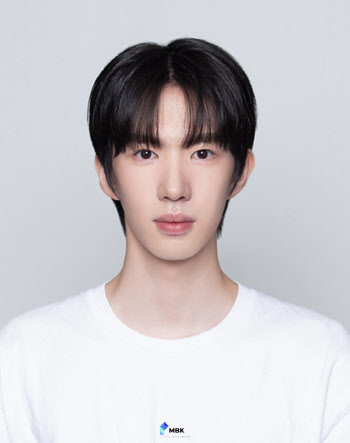'떡볶이 수저' 아이돌 나온다…'신전떡볶이 3세' 하민기, 보이그룹 멤버로 데뷔