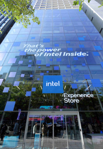 인텔, 강남역에 ‘AI PC’ 팝업 스토어 오픈