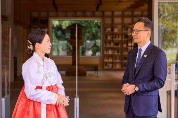 김혜경 여사, 국립경주박물관 관람…“지역 전체가 역사이자 문화”