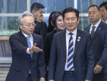 중견기업 만난 정청래 "난 생각보다 친기업…근로소득세 과표 현실화 살펴보겠다"