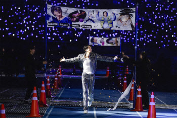 진·제이홉·정국, 그리고 '아미'…'BTS 보랏빛'으로 물든 인천의 가을밤(종합)