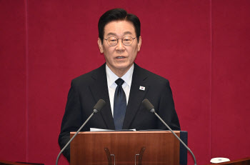 李대통령 “내년 AI 시대 열고, 韓 백년 준비하는 역사적 출발점”