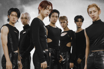 뉴비트, 더블 타이틀곡 내세워 컴백…6일 '라우더 댄 에버' 발매