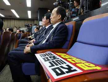 ‘불체포특권 포기’ 추경호…與野, 정국 주도권 분수령 되나