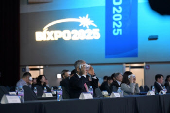 버넥트, BIXPO 2025서 차세대 AI 스마트고글 ‘VisionX’ 공개