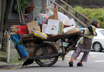 폐지 줍는 리어카 '쿵' 충돌...'전치 10주' 법의 판단은