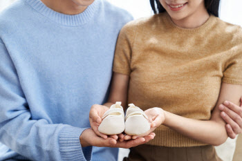 엄마는 붙잡고 아빠는 흉기로 베고…이 가족이 사는 법 