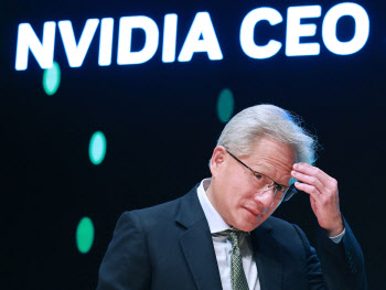 젠슨 황 "진행 중인 AI칩 중국 수출 논의 없어"